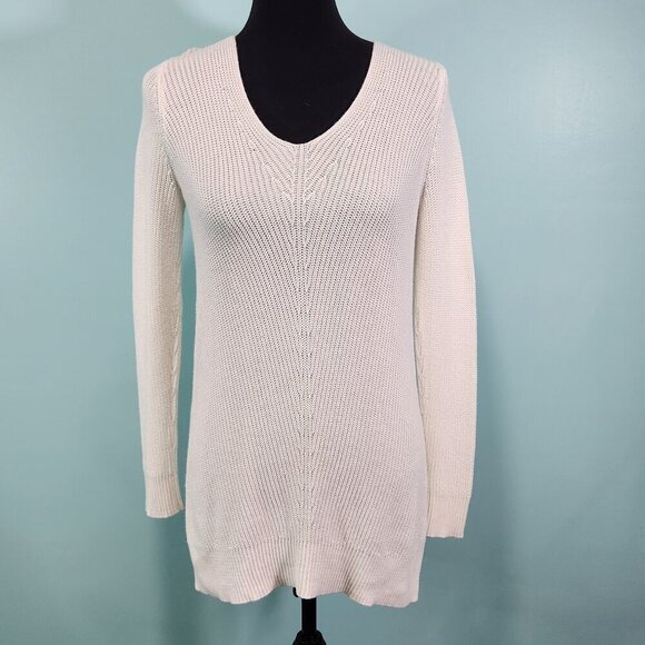 Old Navy White Sweater Medium
Lot I - Picture 1 of 7